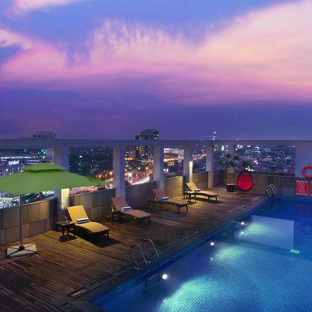Aston Imperial Bekasi Hotel & Conference Center Екстер'єр фото