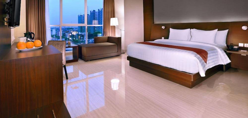 Aston Imperial Bekasi Hotel & Conference Center Екстер'єр фото